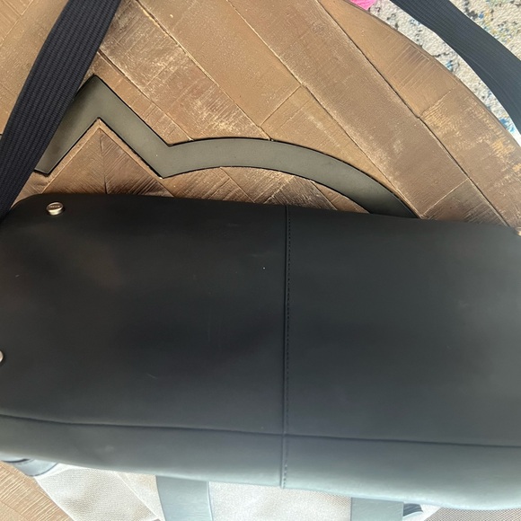 Skagen Gray Duffel Bag with Classic Design - Picture 4 of 4